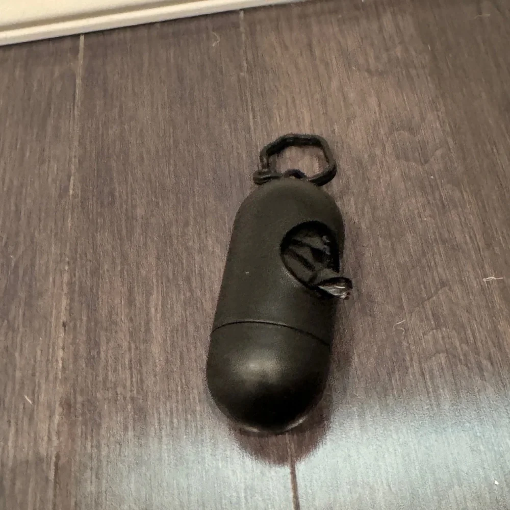 Black Dog Pet Poop Waste Bag Dispenser for Leash